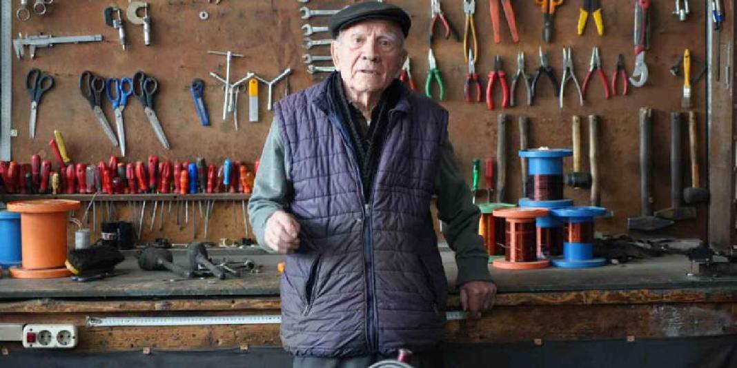 Kim der 88 yaşında diye? 74 yıllık meslek hayatıyla gençlere taş çıkarıyor! 2